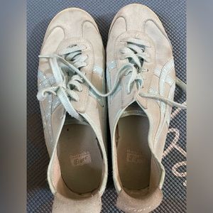 Women’s 9 1/2 Onitsuka Tiger- retro in blue/gray and white.